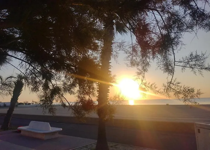 Le Reve Mediteranneen, Vue Sur La Et Piscine *